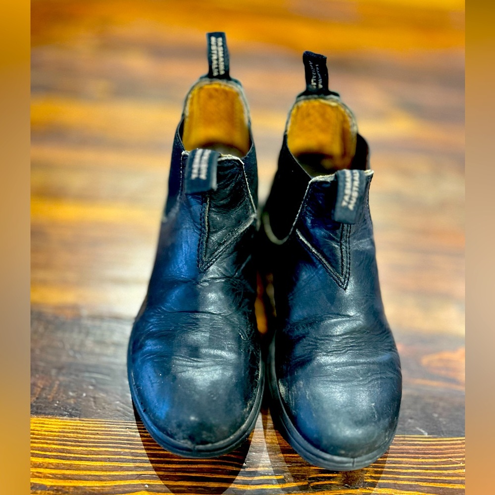 Kids Blundstones size 2